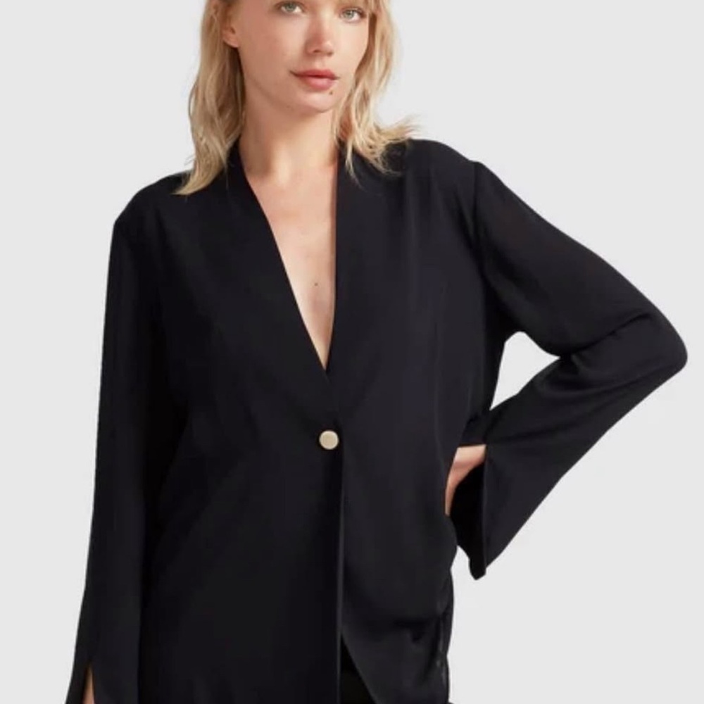 Black Blazer with Minimalist Design and Relaxed Fit